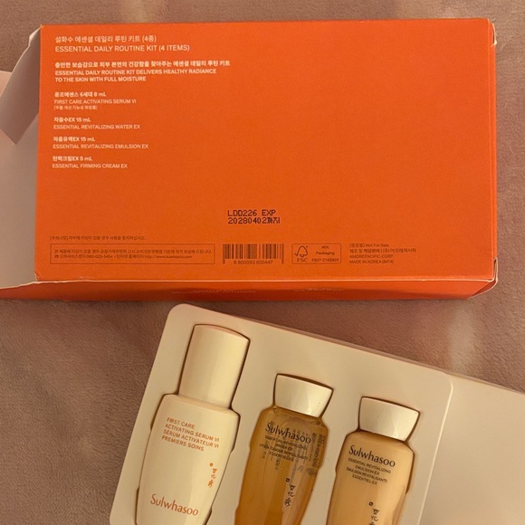 Sulwhasoo Essential Daily Routine Kit - Picture 2 of 3
